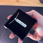 Collar hombre barra plateada grabado láser - Manuscrito